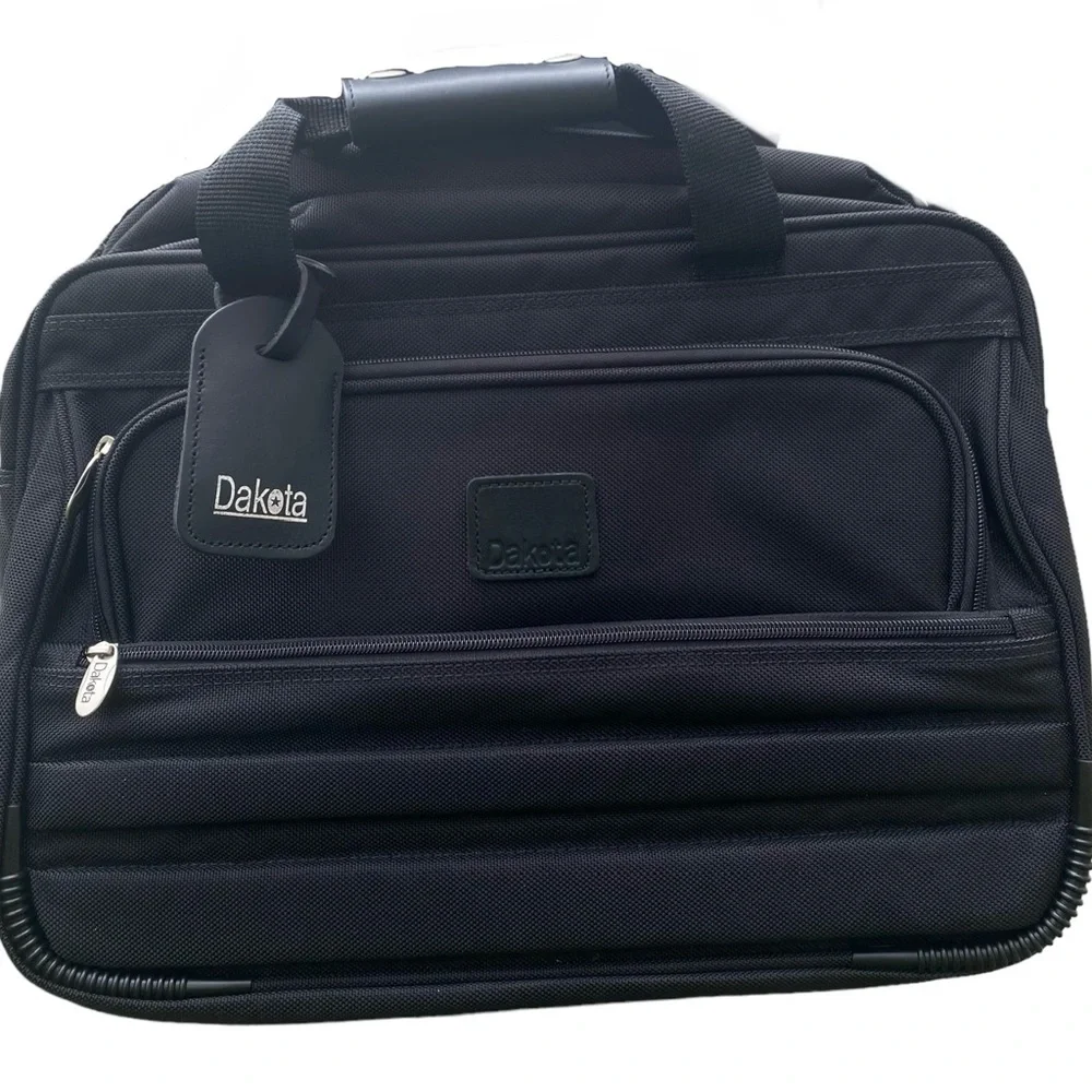 DAKOTA by Tumi DELUXE TOTE Crossbody Messenger Bag BLACK Briefcase Laptop NWT